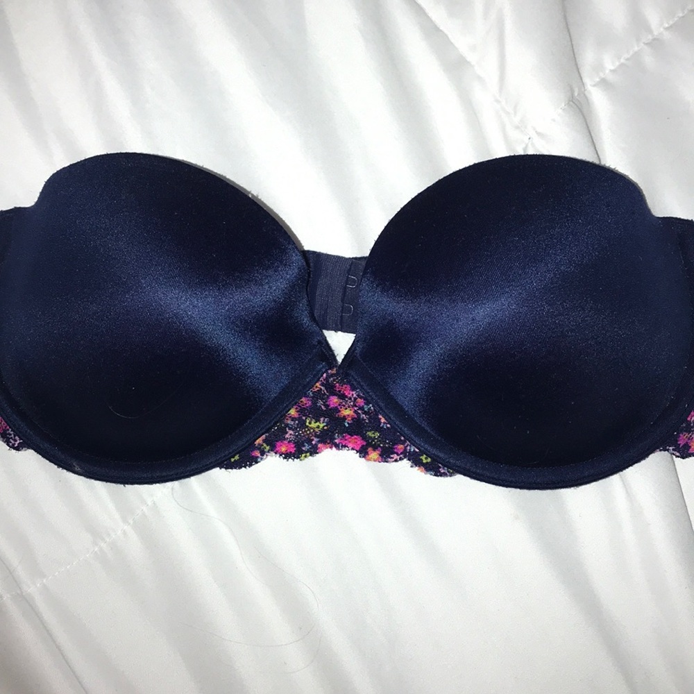 Navy blue push-up strapless vs bra